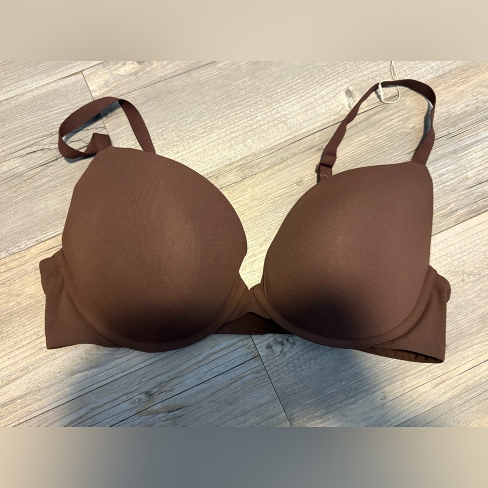 SKIMS Kim Kardashian Fits Everybody push up Demi bra 40D new with tags